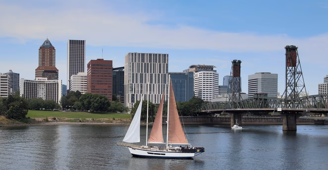 Schooner Rose day sailing with full sails